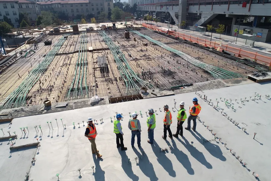 Empreendimento em construção com apartamentos na planta à venda no Santa Mônica, Uberlândia